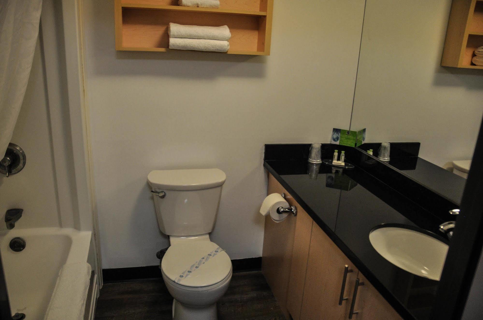Residence & Conference Centre - Kitchener-Waterloo エクステリア 写真