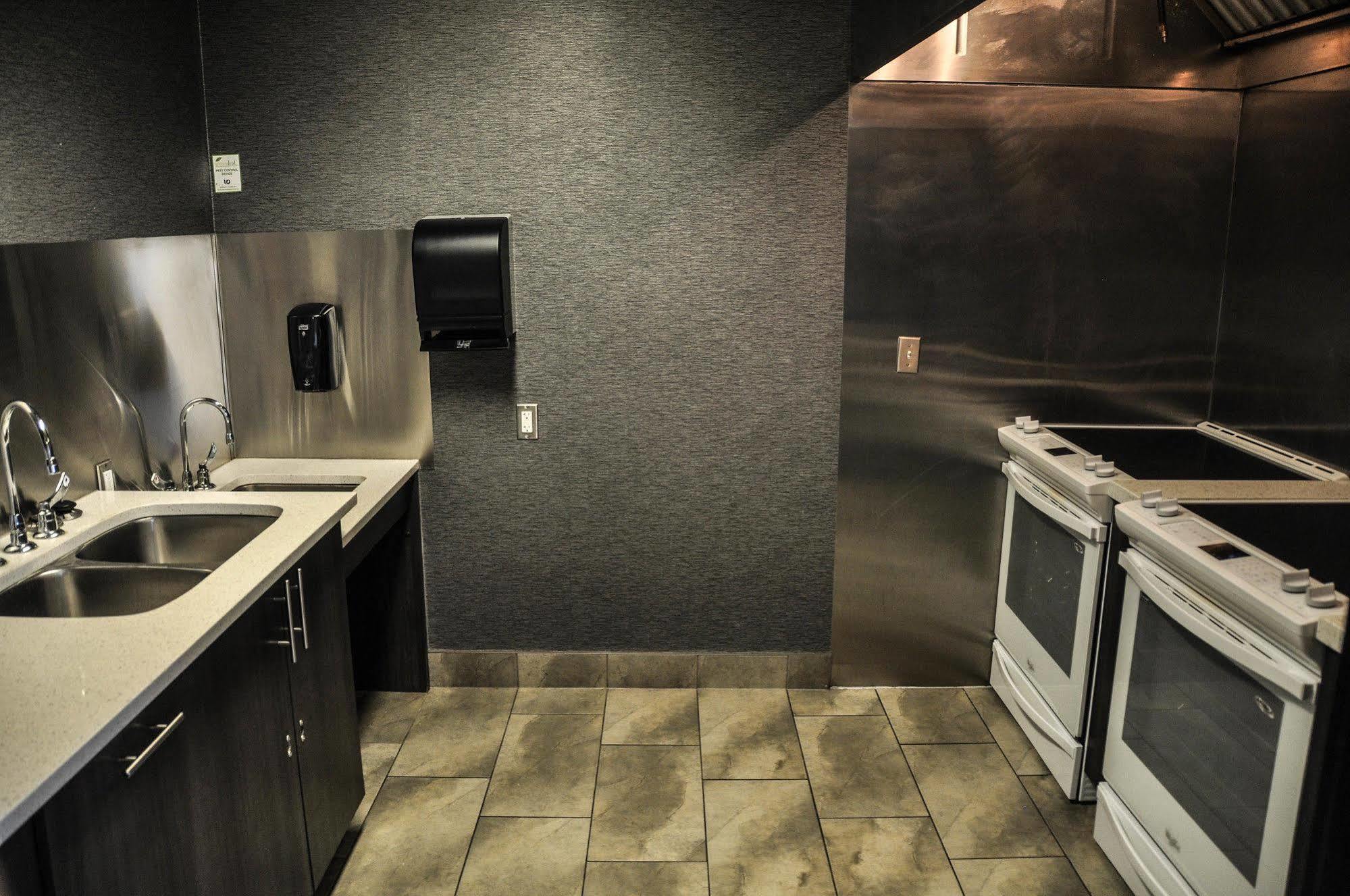 Residence & Conference Centre - Kitchener-Waterloo エクステリア 写真