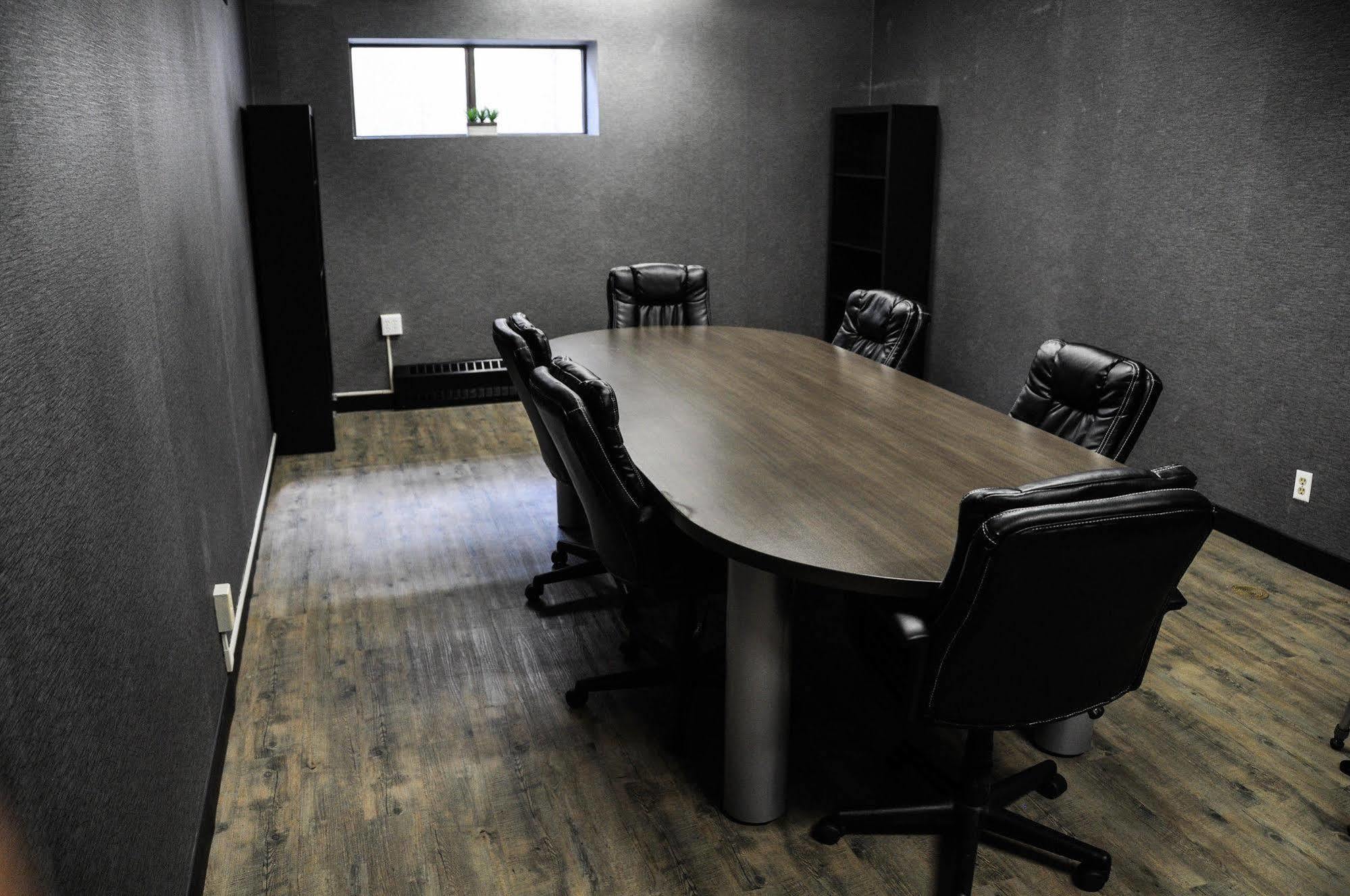 Residence & Conference Centre - Kitchener-Waterloo エクステリア 写真