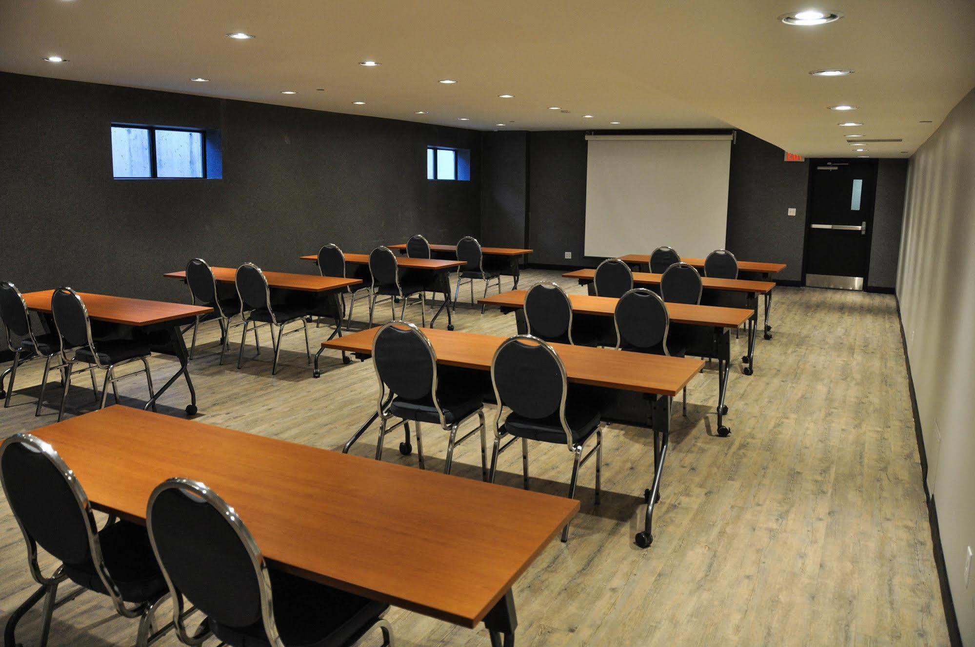 Residence & Conference Centre - Kitchener-Waterloo エクステリア 写真