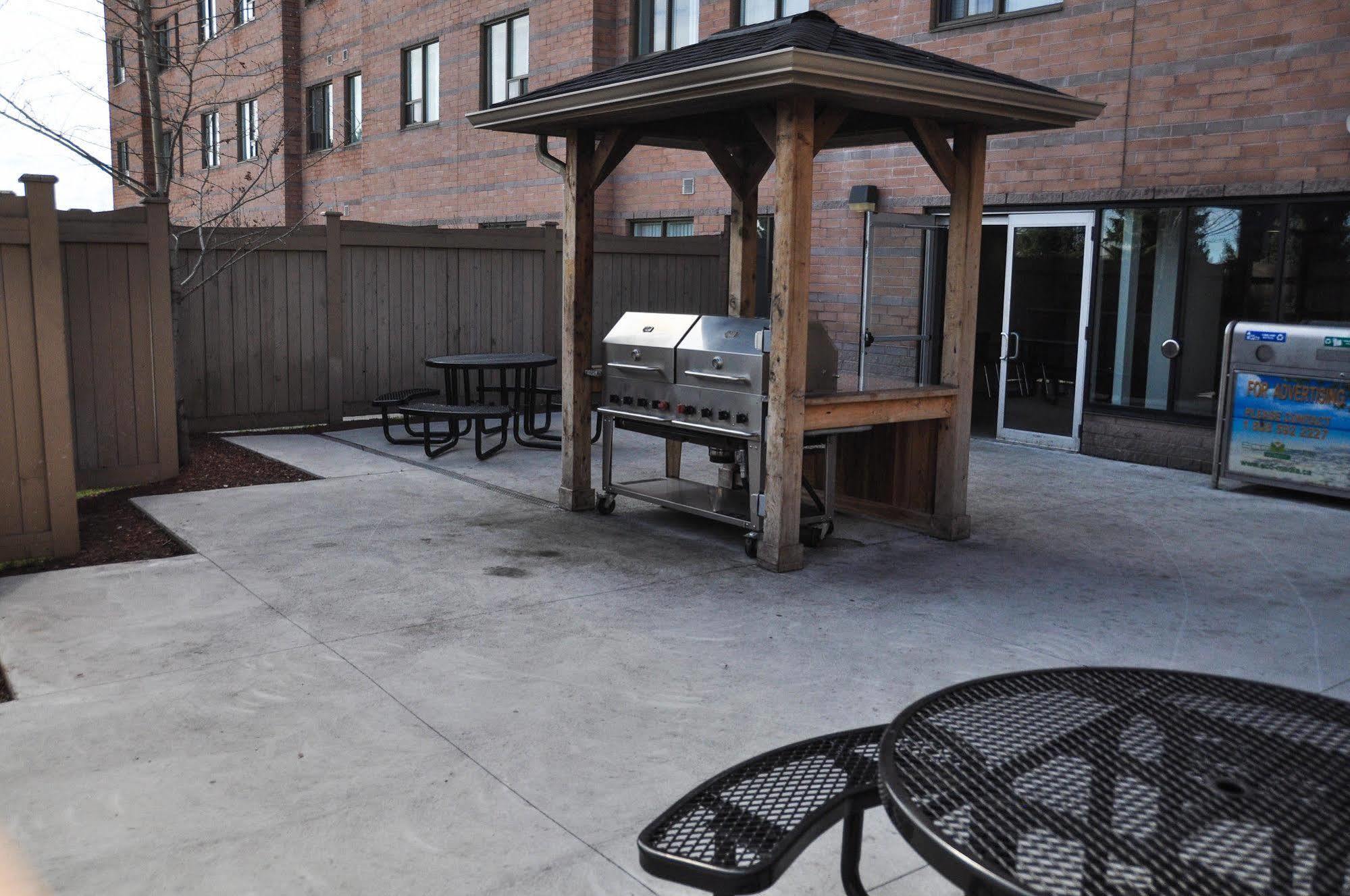 Residence & Conference Centre - Kitchener-Waterloo エクステリア 写真